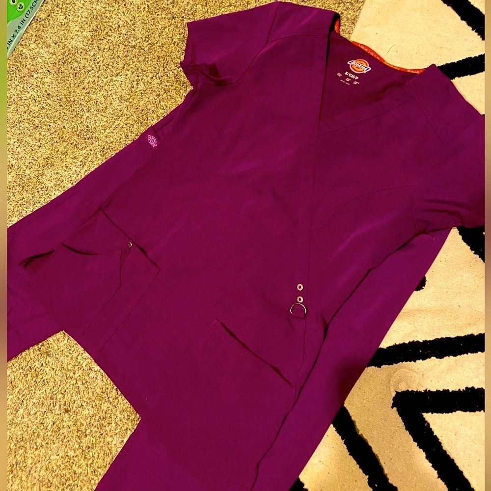 NWT Dickies Scrub top and bottoms, Size Small/Tall